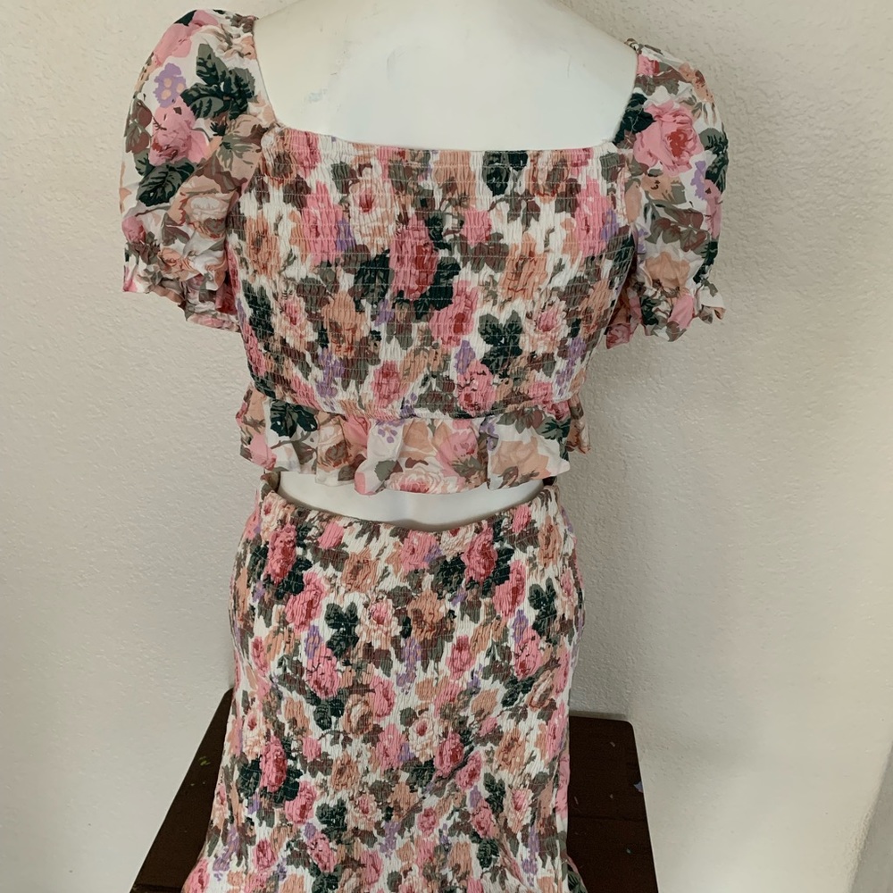 Floral two piece set - Picture 2 of 2